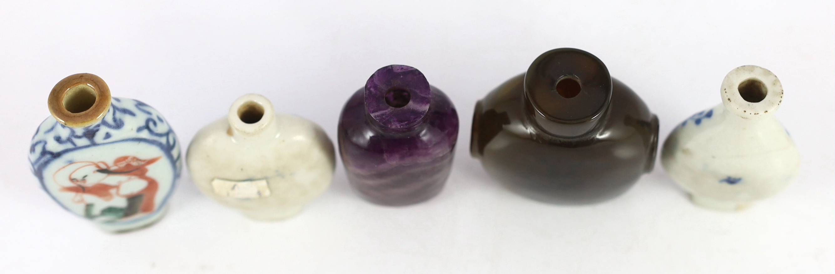 Five Chinese snuff bottles, 19th/20th century, Tallest 7.2cm